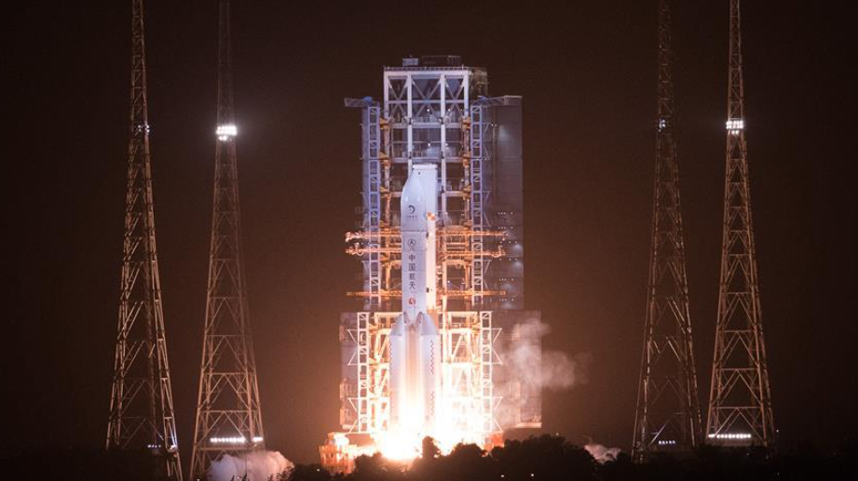 嫦娥五号探测器成功发射