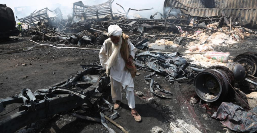 阿富汗喀布尔油罐车爆炸致9人死亡