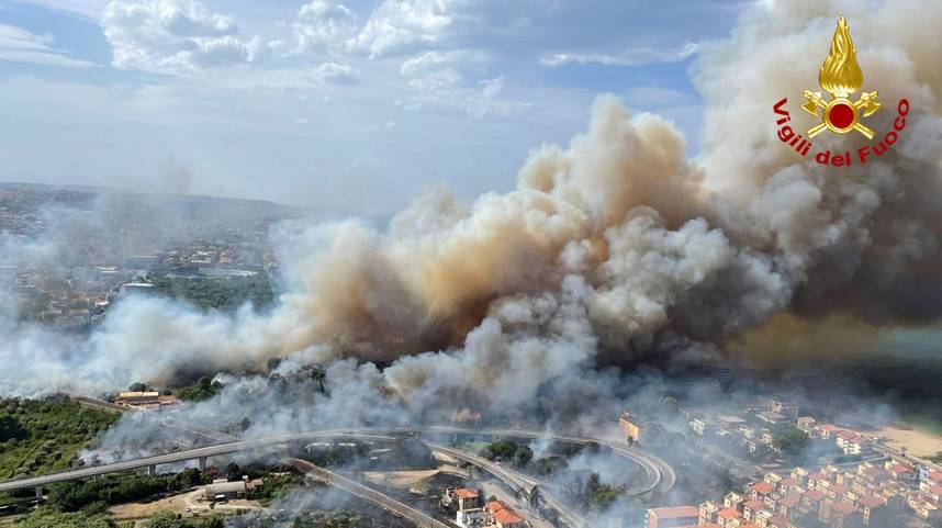 意大利多地发生林火灾害