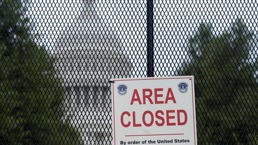 美国华盛顿：防范突发事件 国会设隔离围栏
