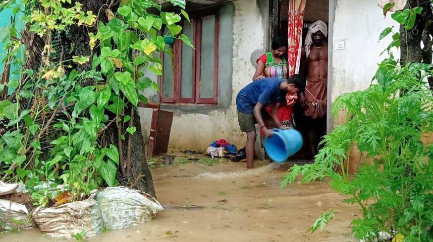印度南部喀拉拉邦遭暴雨袭击
