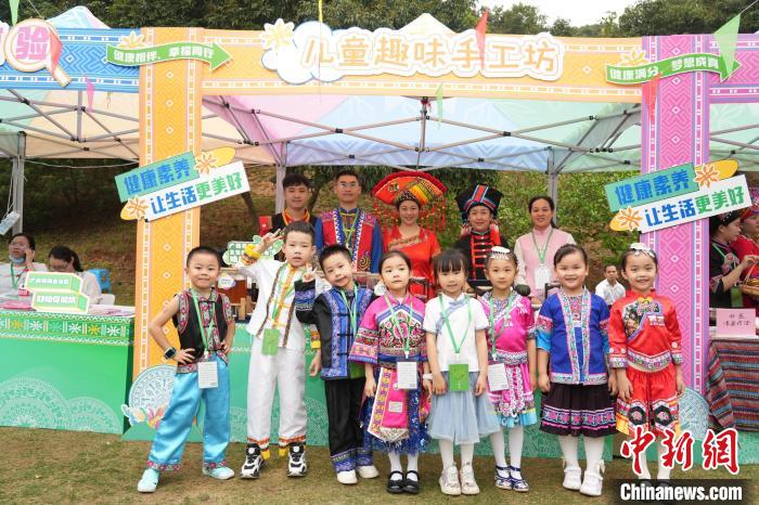 广西依托“壮族三月三”民族传统节日开展健康宣传教育活动。　广西壮族自治区卫生健康委员会供图