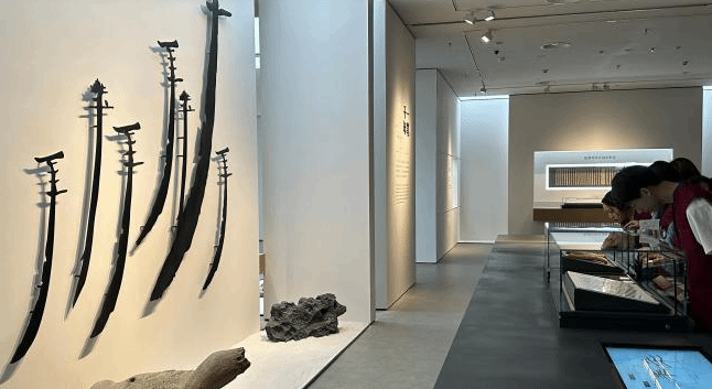 甘肃简牍博物馆对外开放：数万枚文物获展示“舞台”