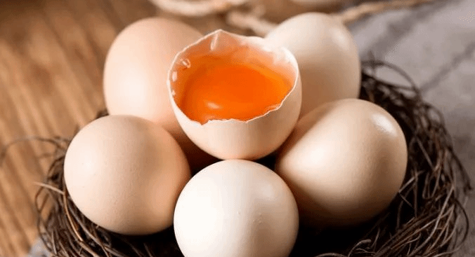 鸡蛋吃多了会高胆固醇、高血脂？一天吃几个最健康