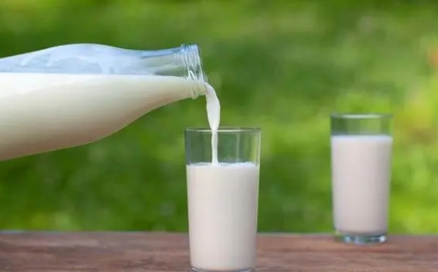 牛奶到底该怎么挑选？不同的牛奶喝法有什么不同