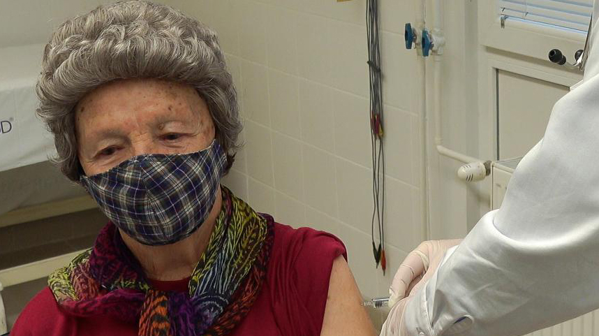 匈牙利民众接种中国疫苗