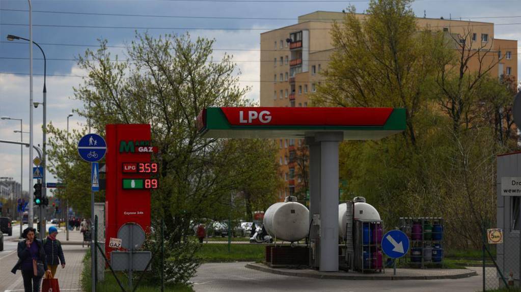 俄罗斯暂停向波兰供应天然气