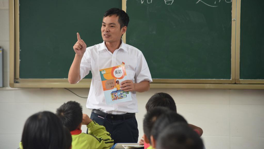 一次次朝着最偏远山村“逆行”——记坚守贵州乌蒙山区的乡村教师杨明