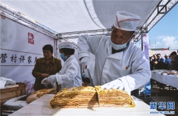 中秋将至 260斤青海传统大月饼惊艳亮相