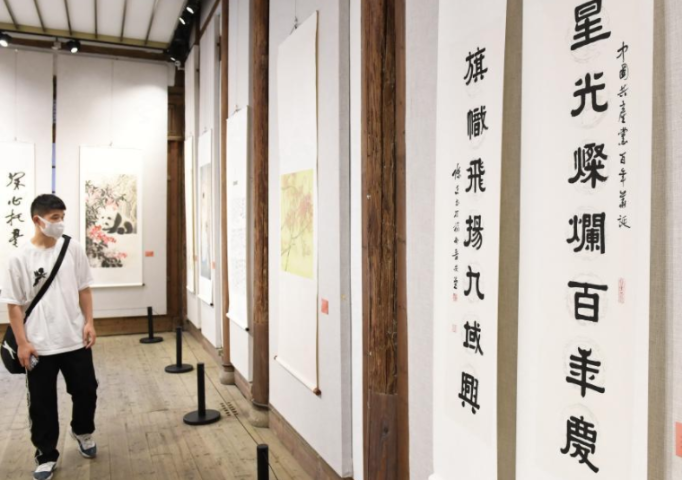 福州：艺术作品展现百年历程