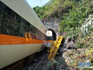 台湾火车出轨事故已致4死至少36人失去生命迹象
