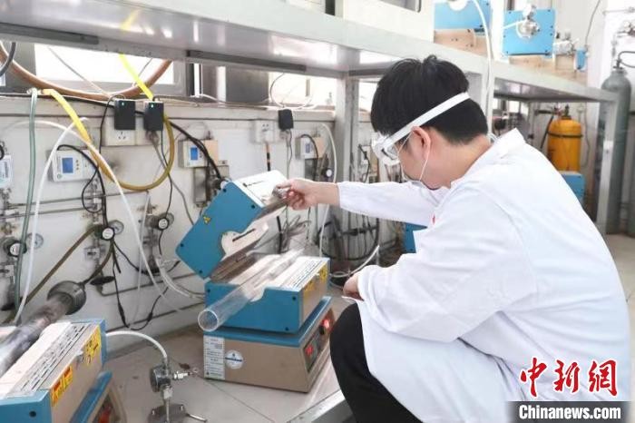 中国科大团队发明高温固体胶 降低氢燃料电池成本