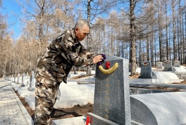 黑龙江：一家三代七十余载守护抗美援朝烈士墓