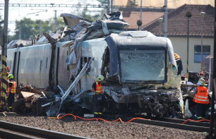 捷克布拉格附近发生列车相撞事故30余人受伤