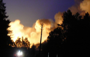 俄军火库火灾仍在扑救 已有1600多枚炮弹爆炸