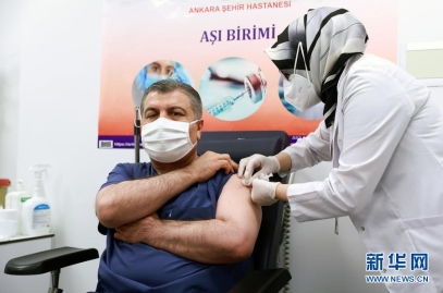 土耳其卫生部长接种中国新冠疫苗 并进行直播