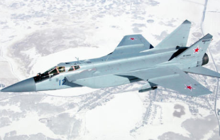 俄米格-31战机在巴伦支海伴飞挪威空军侦察机