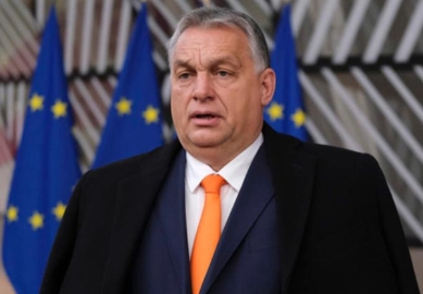 匈牙利总理接受电台采访期间再赞中国疫苗
