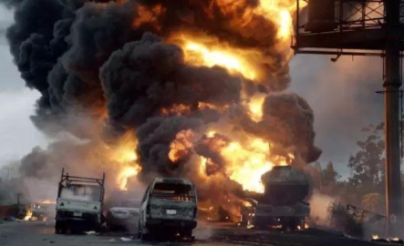 尼日利亚北部发生油罐车爆炸事故至少64人受伤