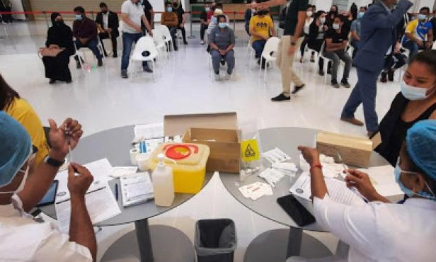 科威特为12至15岁人群接种新冠疫苗迎接开学季