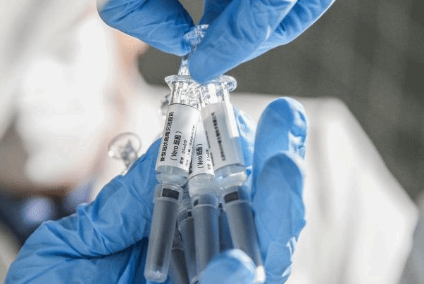 美国卫生部门领导人考虑为民众接种新冠疫苗加强针