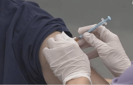 日本新冠疫苗2剂接种完成率超50% 历时约7个月
