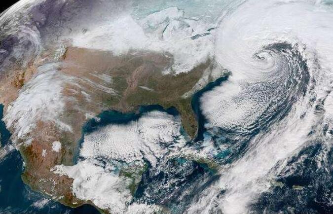 “炸弹气旋”袭击美国东北部 数千航班被取消