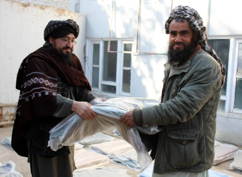 阿富汗难民事务部向多地民众分发中国援助物资