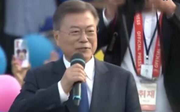 韩媒：文在寅卸任韩总统第一天被举报“滥用职权”