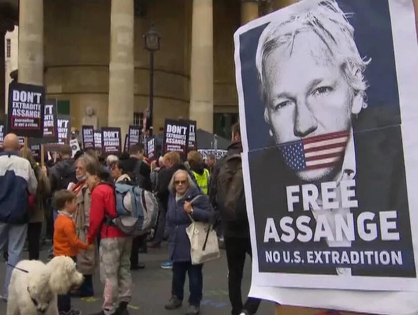 英国民众示威呼吁不要将阿桑奇引渡至美国