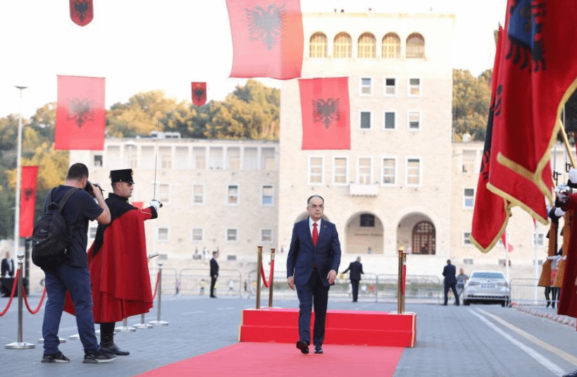 阿尔巴尼亚总统贝加伊宣誓就职 曾任阿武装部队总参谋长