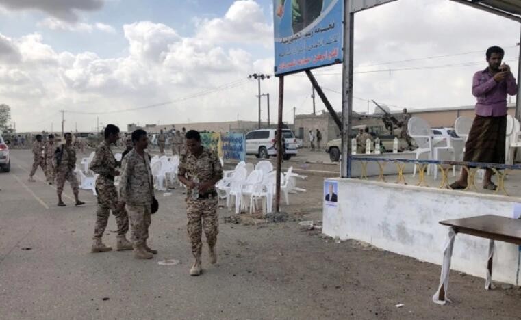 也门政府军基地遭无人机袭击造成至少4人死亡
