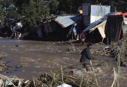 南非洪灾遇难人数上升至14人 多人失踪