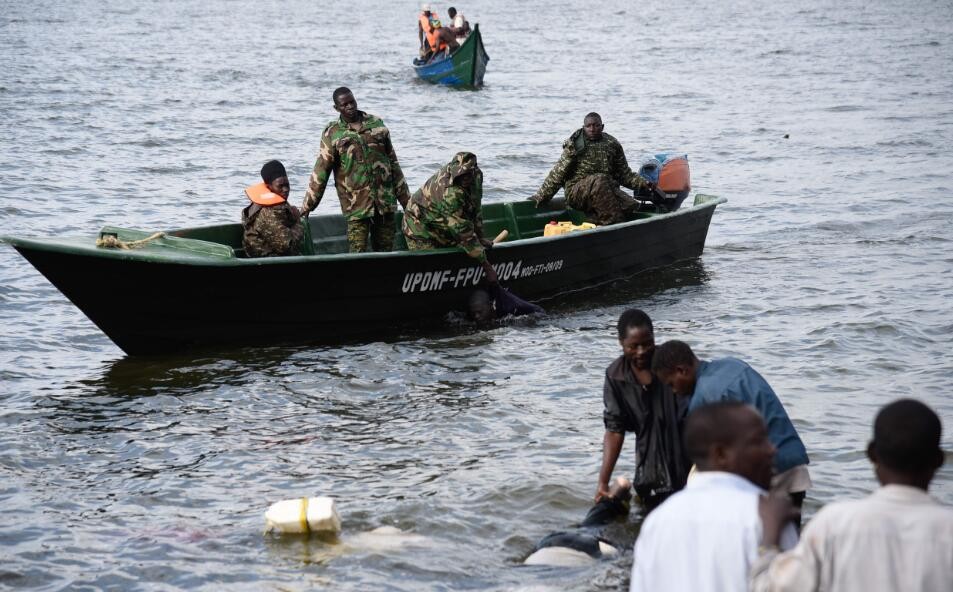 乌干达一起沉船事故造成至少20人丧生
