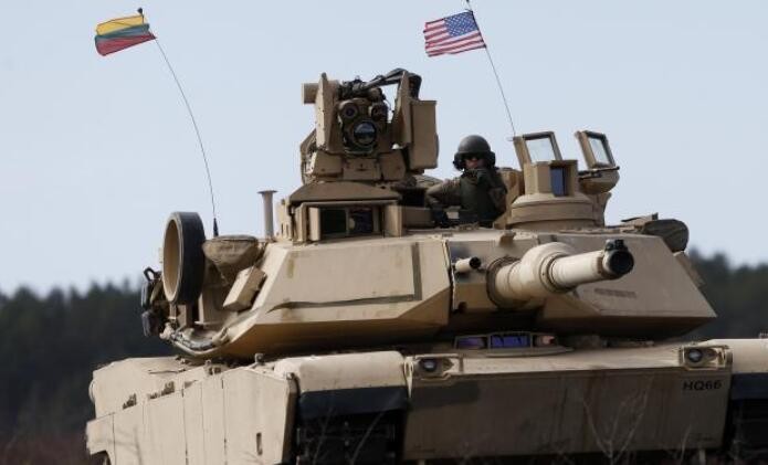 美媒：美向乌提供的首批“艾布拉姆斯”主战坦克获准移交