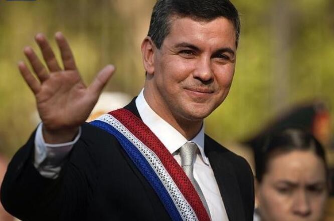 培尼亚宣誓就任巴拉圭总统