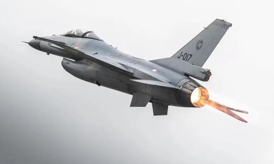 美国同意丹麦和荷兰向乌克兰提供F-16战机