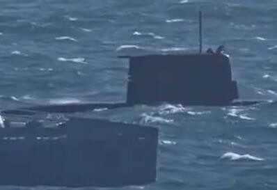 南非海军一潜艇遭遇巨浪 3人死亡