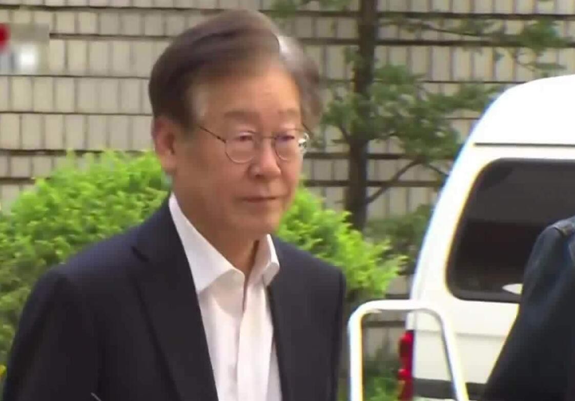 李在明出席地产弊案首次庭审并否认指控
