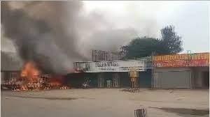 印度一仓库发生火灾 已致12人遇难