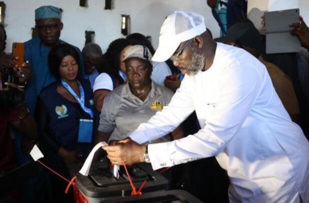 利比里亚举行总统和国民议会选举