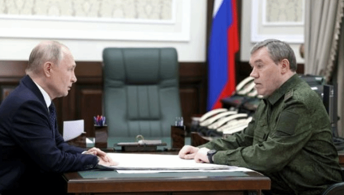 普京视察俄武装部队指挥部 听取特别军事行动进展汇报