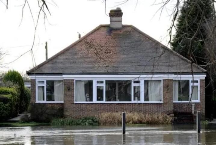 风暴巴贝特致英国多地面临洪水风险
