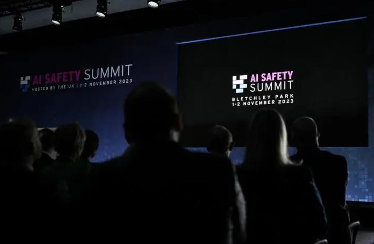 首届人工智能安全峰会发布《布莱奇利宣言》