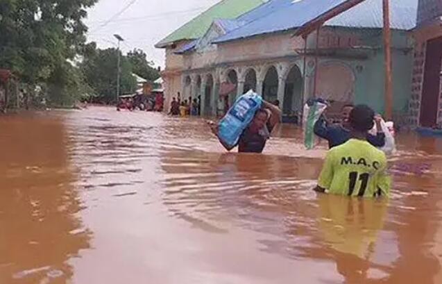 索马里洪灾已致近百人丧生