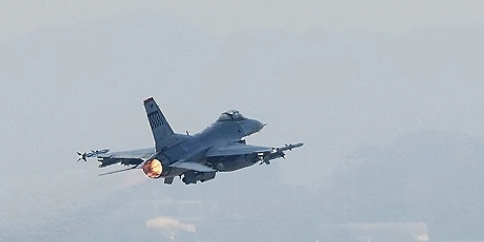 韩媒：驻韩美军一架战机在黄海坠毁 飞行员获救