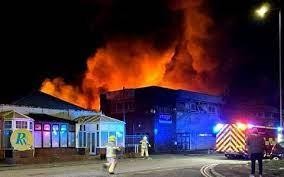 突发！英国南威尔士一工业区发生爆炸