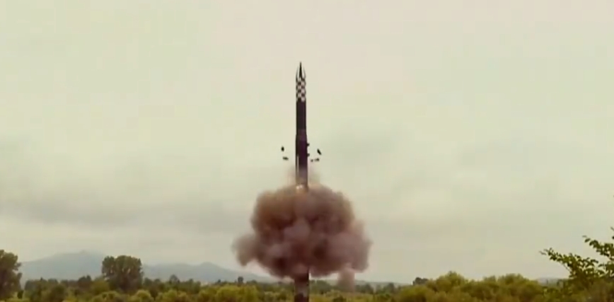 朝鲜进行“火星炮-18”型洲际弹道导弹发射训练