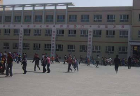 新疆中小学、高校9月6日起将分批错峰开学