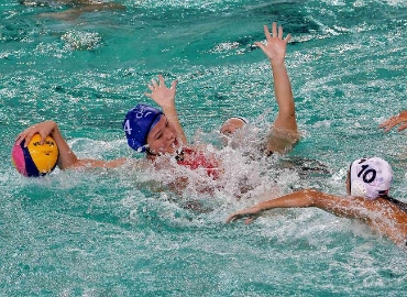 国家女子水球队强化体能 5月初开启一天三练